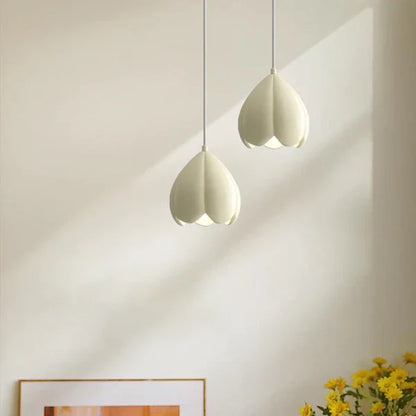 Crèmekleurige Hanglamp in Franse Stijl – Rustiek en Natuur-Inspired Design