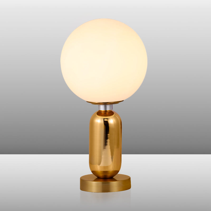 GloBol - Stijlvolle Glazen Bol Lamp met Gouden Metalen Voet