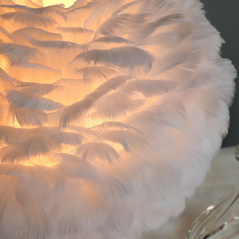 FeatherGlimmer - Romantische Bedlamp met Veerontwerp