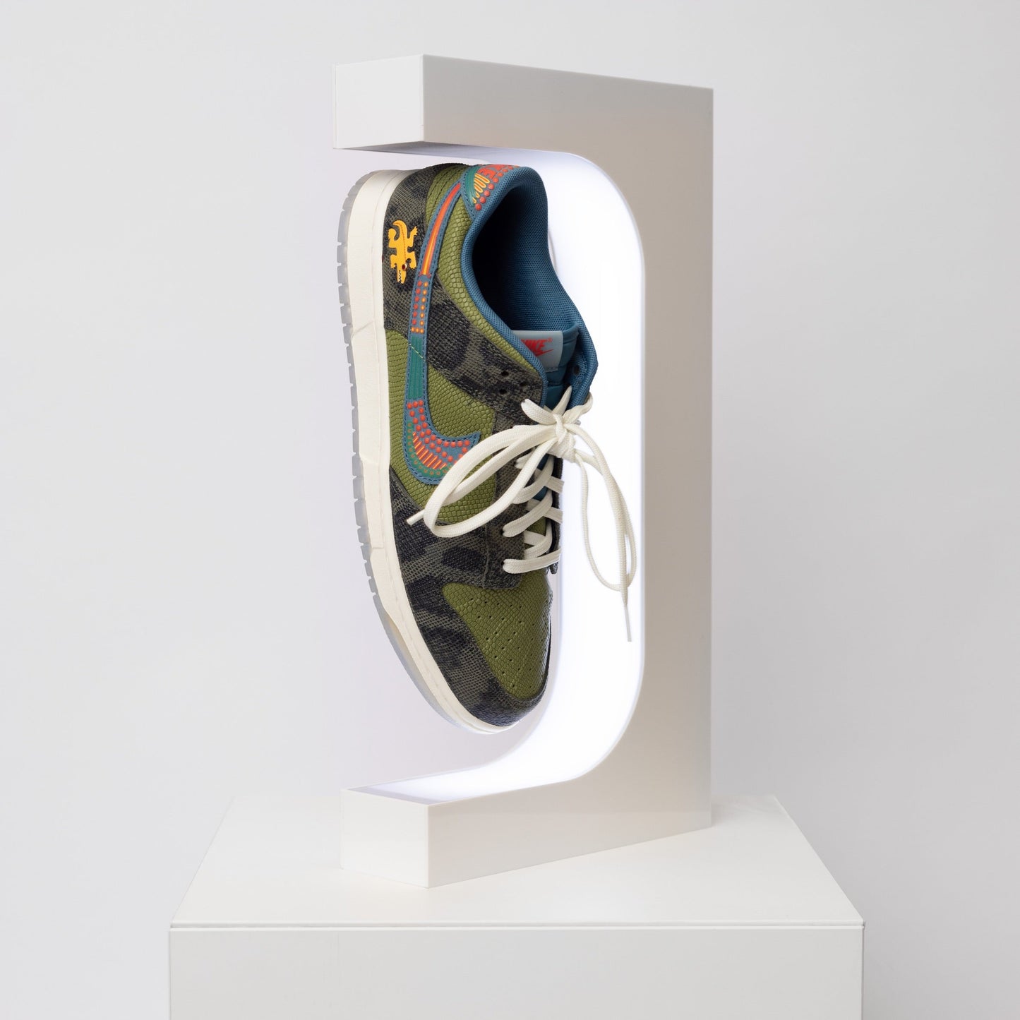 LevitateShoe - LED Lamp met Drijvende Schoendisplay