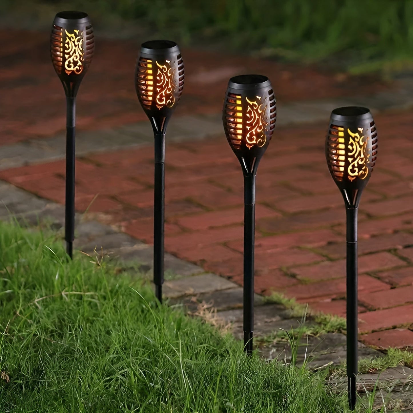 VlamZon - Waterdichte Solar Buitenlamp met Flikkerende Vlam