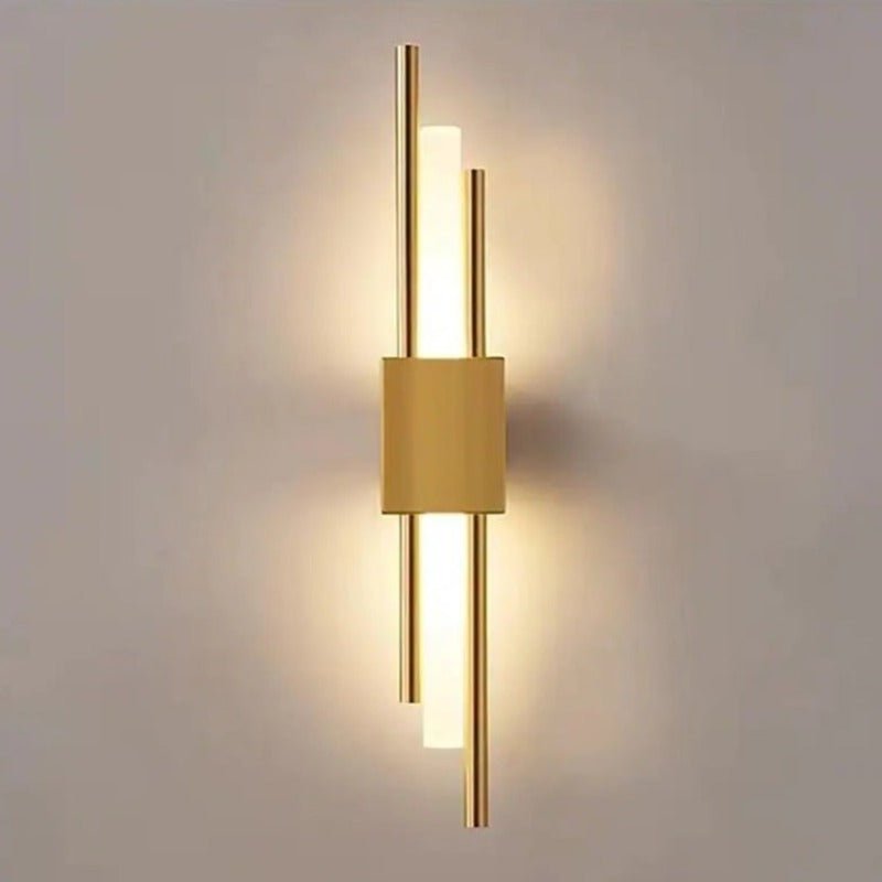 LuxeGlow - Elegante Zwarte en Gouden LED Wandlamp voor de Slaapkamer