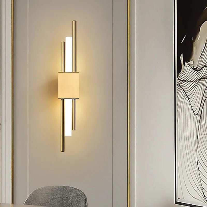 LuxeGlow - Elegante Zwarte en Gouden LED Wandlamp voor de Slaapkamer