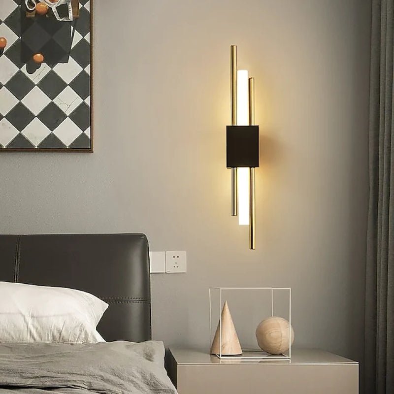 LuxeGlow - Elegante Zwarte en Gouden LED Wandlamp voor de Slaapkamer