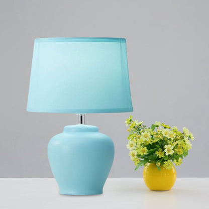 NordiVase - Nordic Fabric Tapered Bedside Lamp met keramische vaasvoet