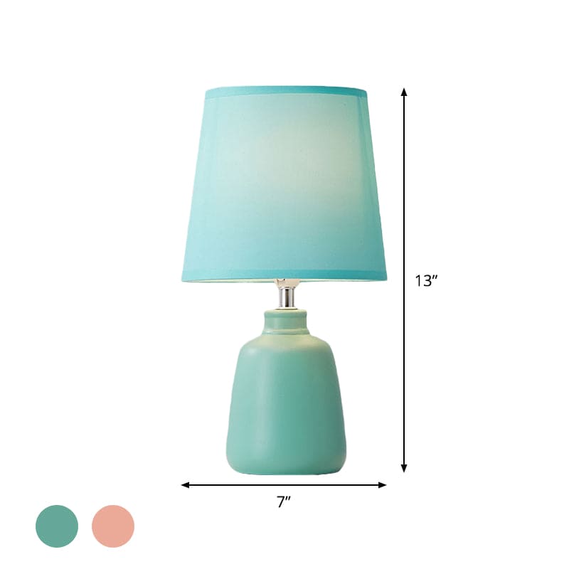 NordiVase - Nordic Fabric Tapered Bedside Lamp met keramische vaasvoet