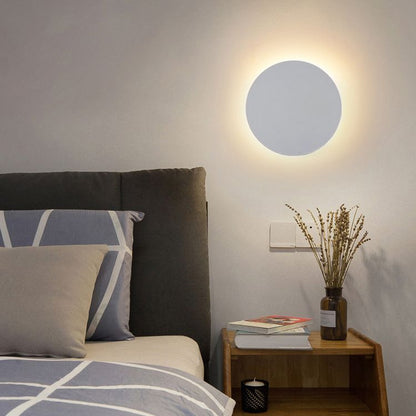 RadiantHalo - Strakke Ronde Metalen Wandlamp voor Nachtkastje en Woonkamer