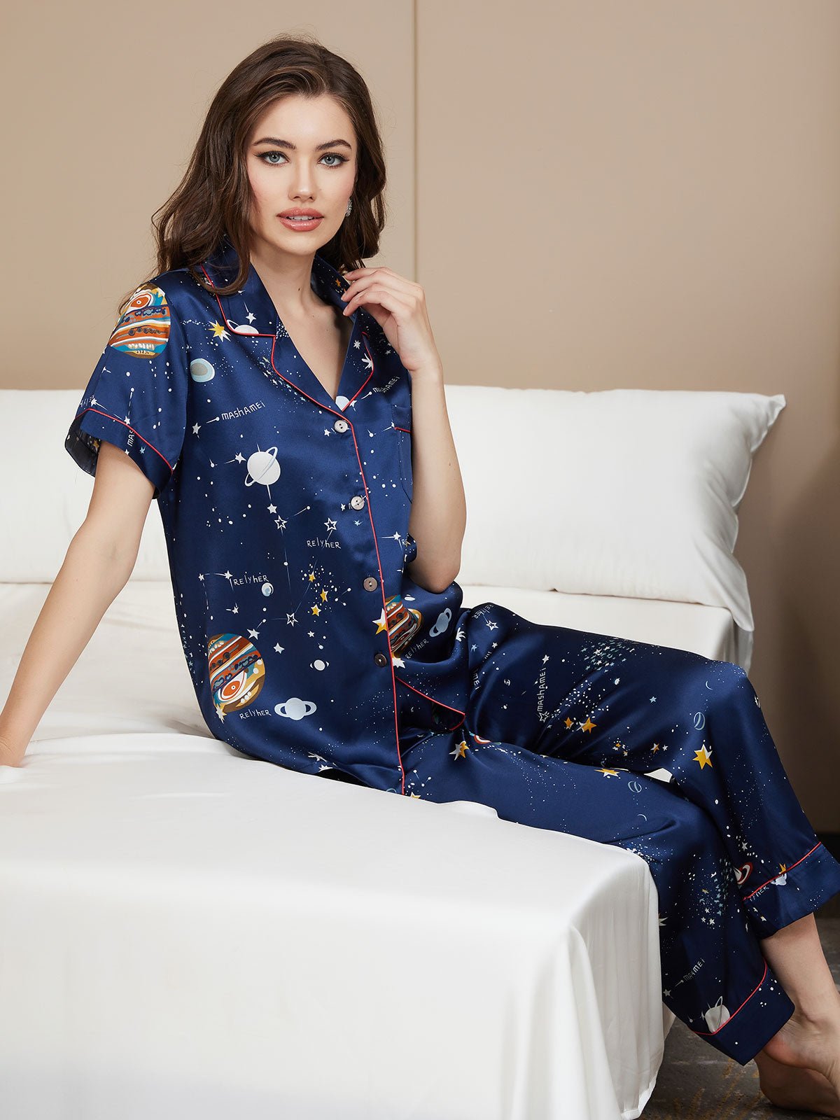 Scarlett - Pyjama van Pure Zijde met Galaxiepatroon