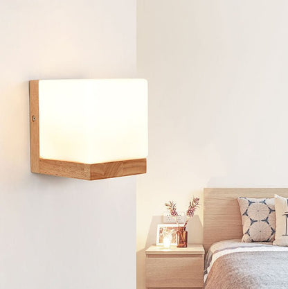 WoodAura - Moderne Wandlamp met Kubusvormige Houten Sokkel