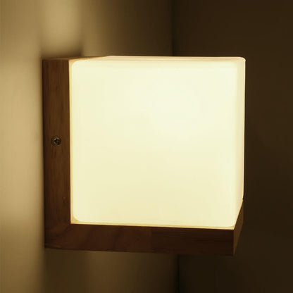 WoodAura - Moderne Wandlamp met Kubusvormige Houten Sokkel